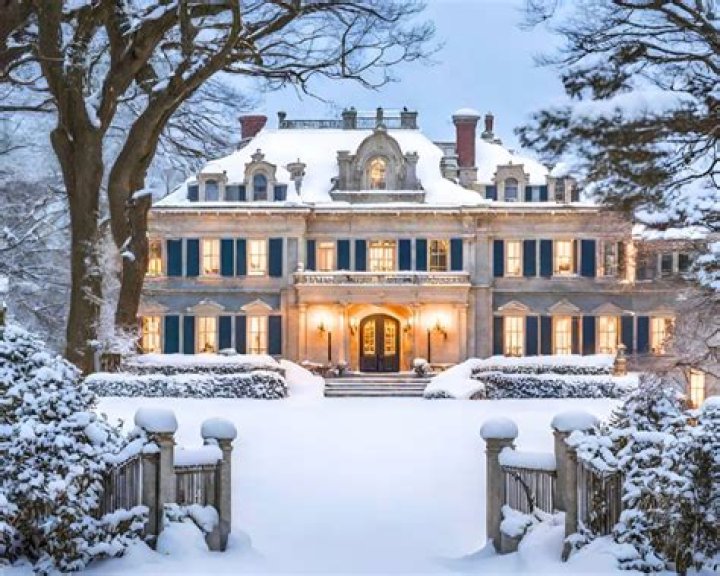 Are Newport mansions open in winter
