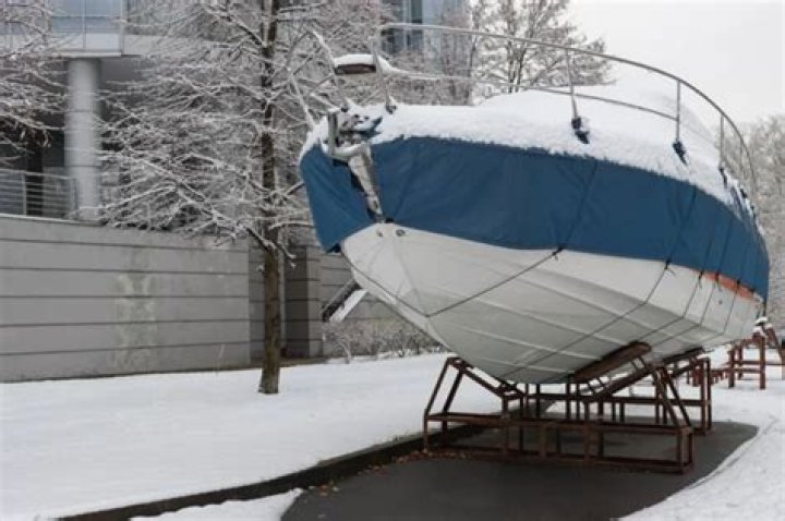 Can you live on a boat in winter
