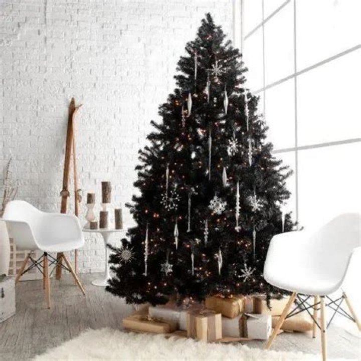 Can You Spray Paint A Christmas Tree