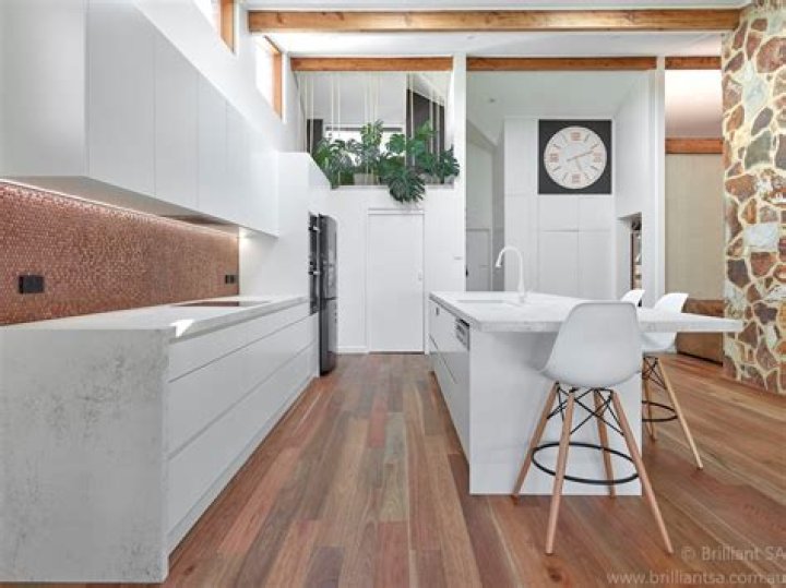 Can you tile directly onto a painted wall