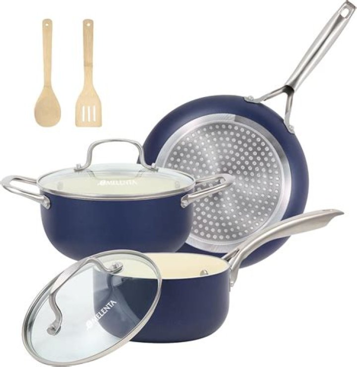 Do Pampered Chef pots and pans have a lifetime warranty