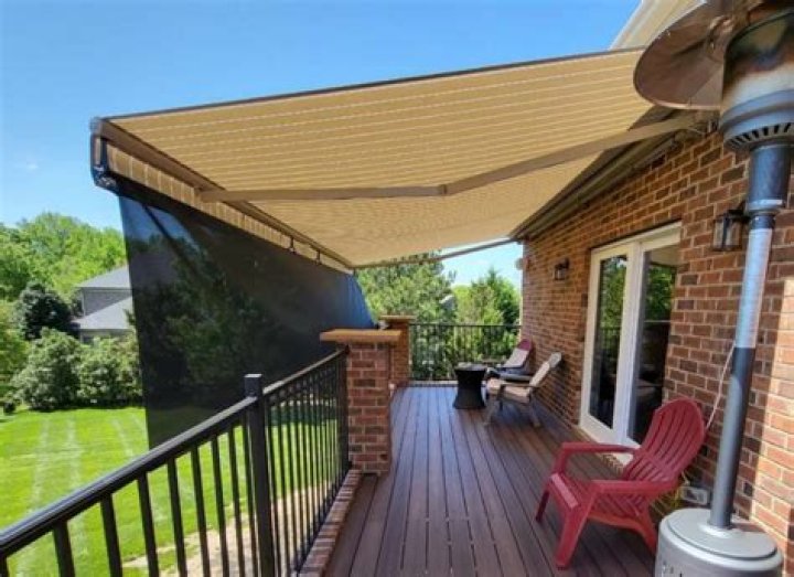 Does Lowes install retractable awnings