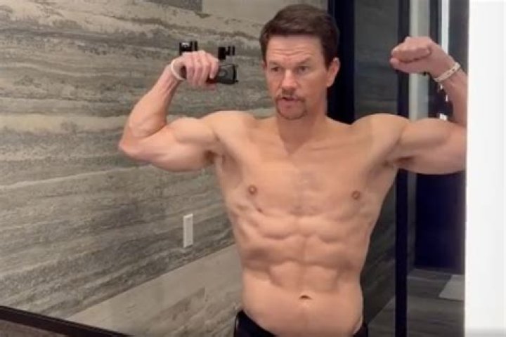 Does Mark Wahlberg still sing