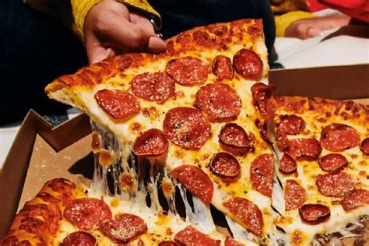 Does Pizza Hut Take Checks