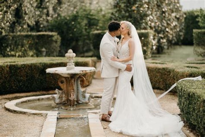 How can I have a cheap wedding with a lot of guests