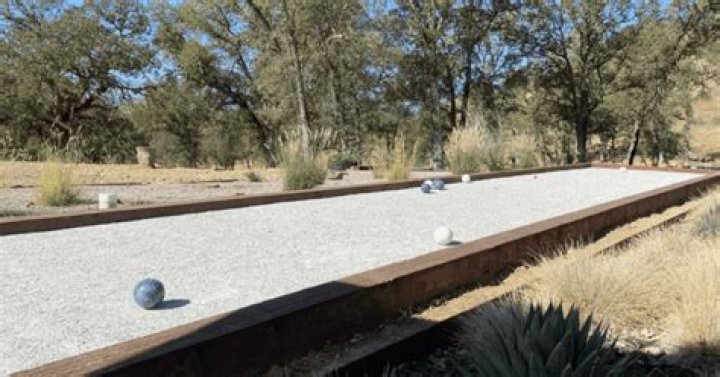 How do you build a boules court