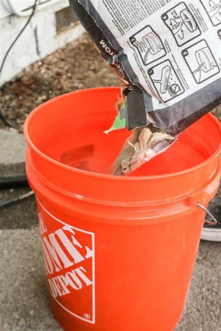 How do you get Thinset out of a bucket