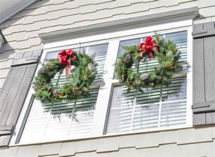 How do you hang outdoor Christmas window swags