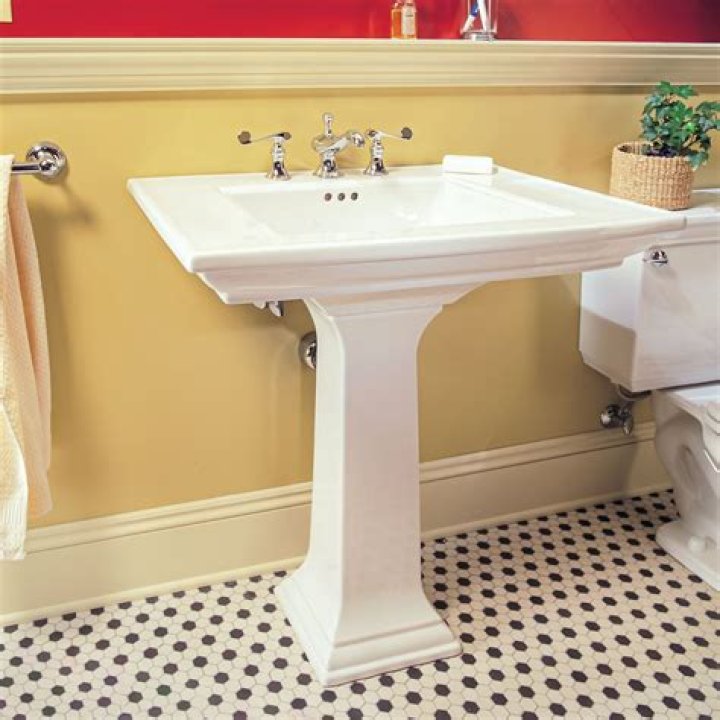 How do you organize a bathroom with a pedestal sink