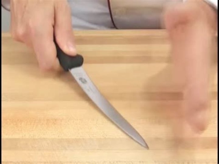 How flexible should a fillet knife be