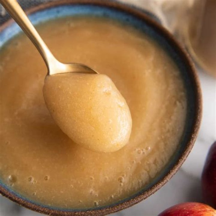 How many calories are in 1 cup of homemade applesauce