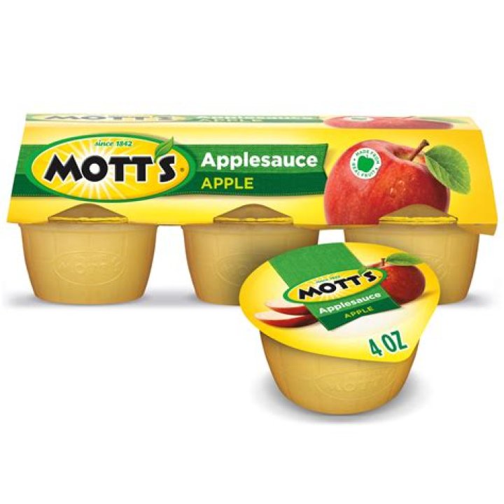 How many calories are in Motts unsweetened applesauce