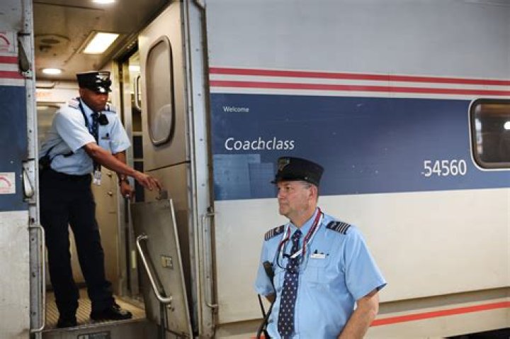 How much do Amtrak bus drivers make