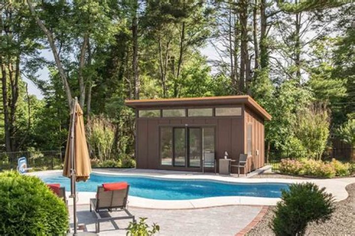 How much does a small pool house cost