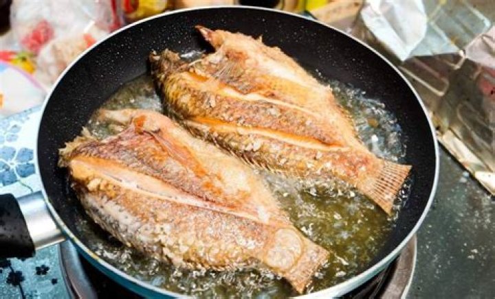 How much oil do I need to fry fish