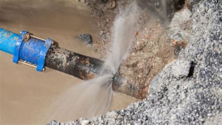 Leaking Soil Pipe Outside - How To Discuss