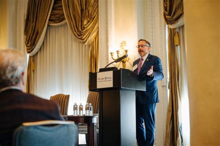 Policy makers - How To Discuss