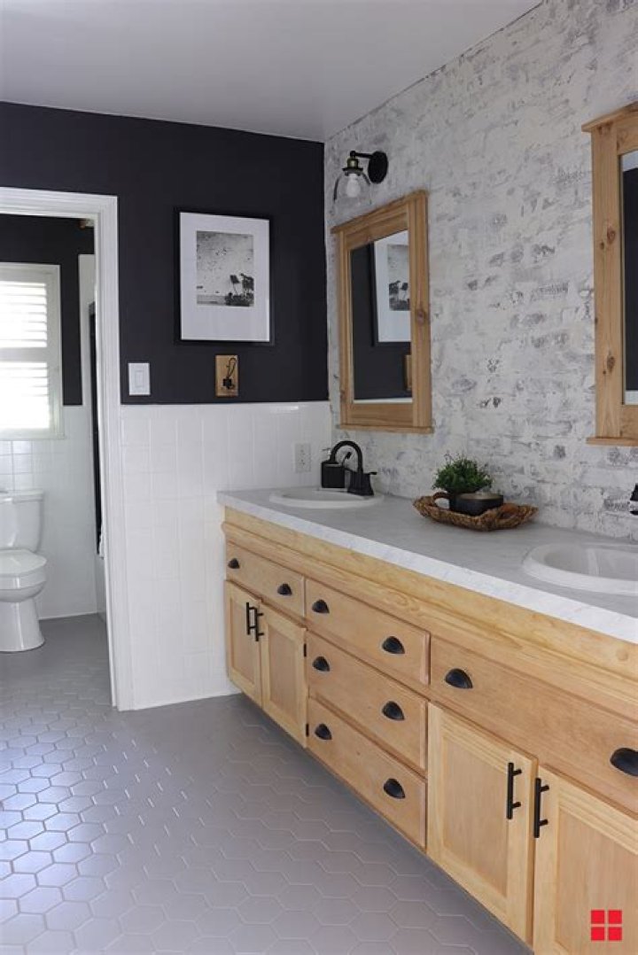 Should you tile bathroom walls