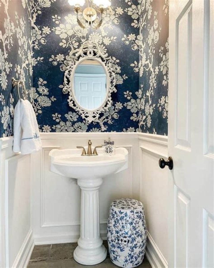 Wallpaper for small bathrooms - How To Discuss