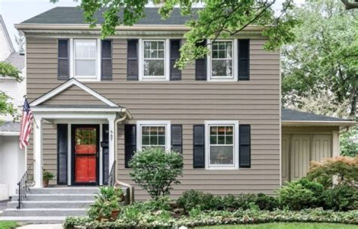 What color siding goes with brown trim