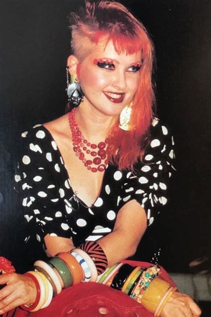 What did Cyndi Lauper wear in the 80s
