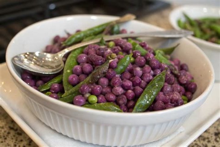 What do purple hull peas taste like