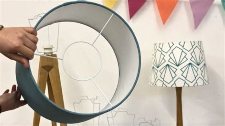 What does a spider lamp shade look like