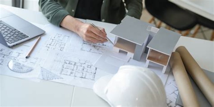 What does an architect do on a project