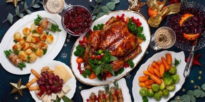 What foods are traditionally eaten at Christmas
