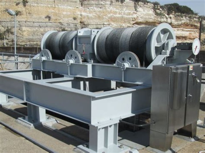 What is a drum hoist