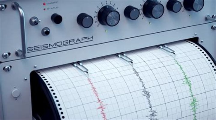 What is the difference between a seismograph and a seismogram quizlet
