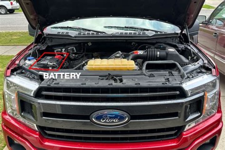 What kind of battery does a Ford Taurus take