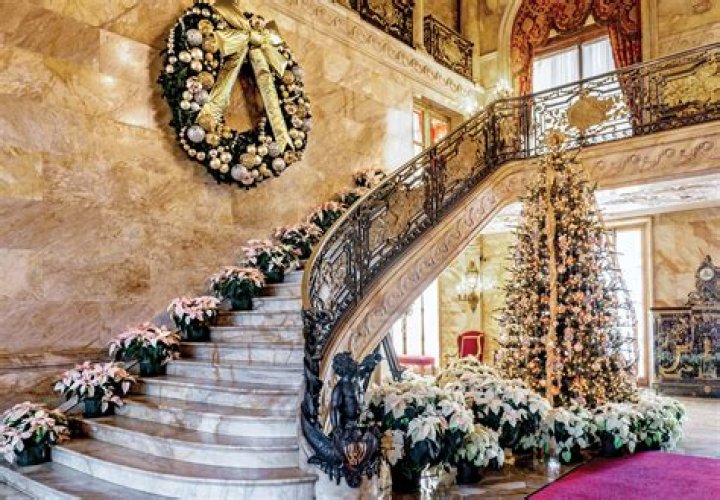 What Newport mansions are decorated for Christmas