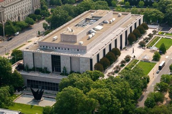 When was the National Museum of Ireland built