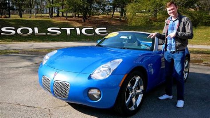 Who makes the Solstice car