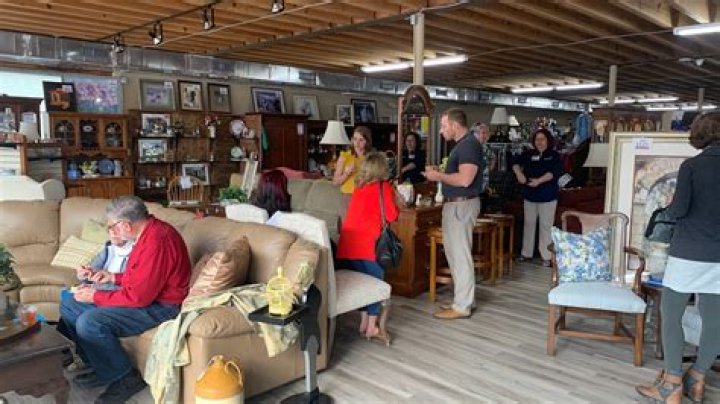 Will consignment stores pick up furniture